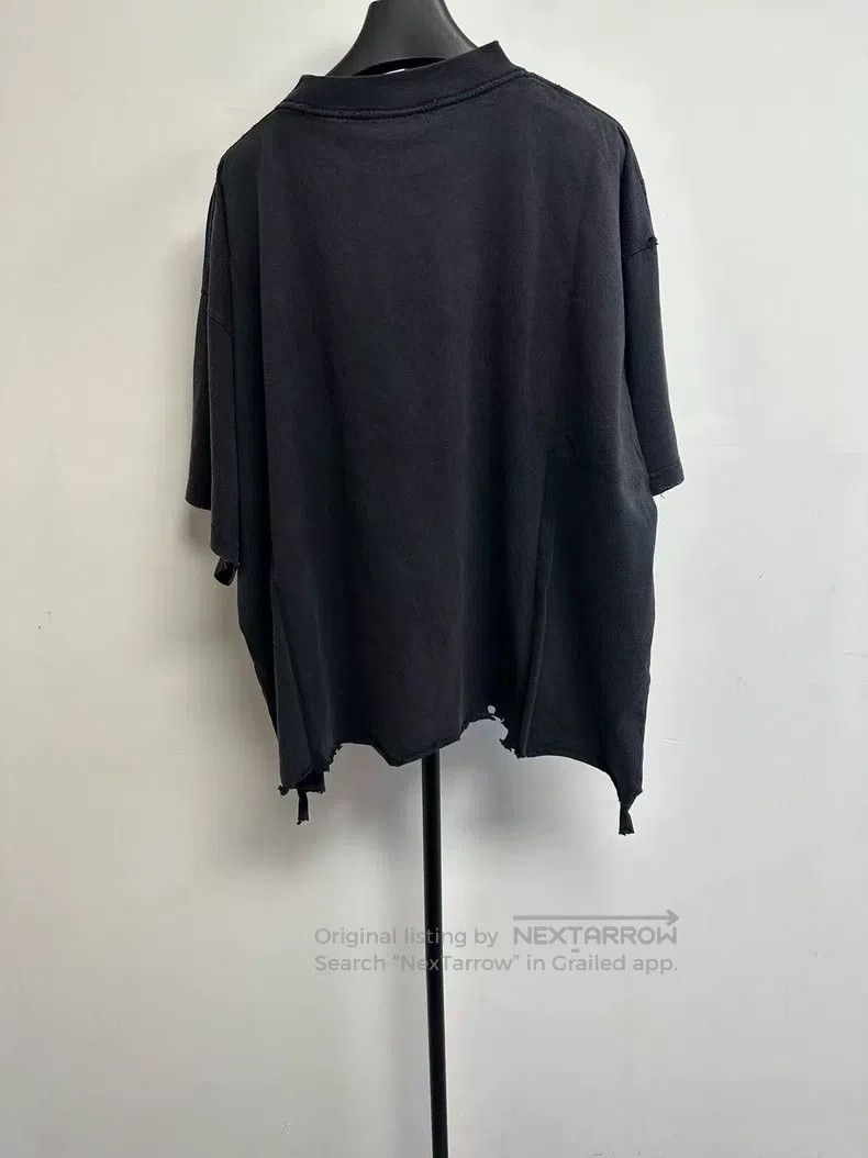 Balenciaga Balenciaga Round Neck Letter Frayed Short Sleeve T-Shirt Size US L / EU 52-54 / 3 - 2 Thumbnail