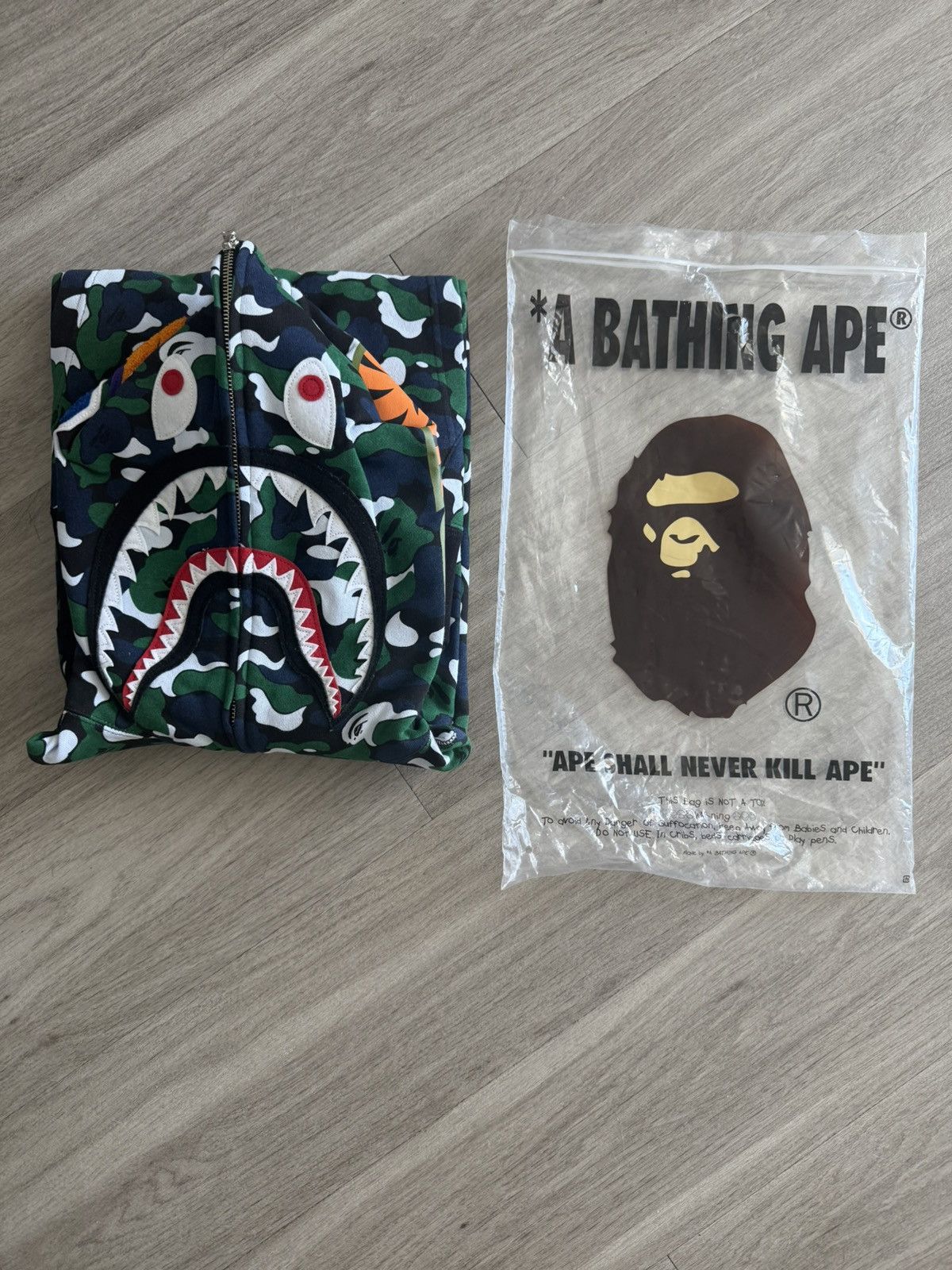 Bape Bape Isetan Shinjuku Separate shark full zip Size US XXL / EU 58 / 5 - 2 Thumbnail