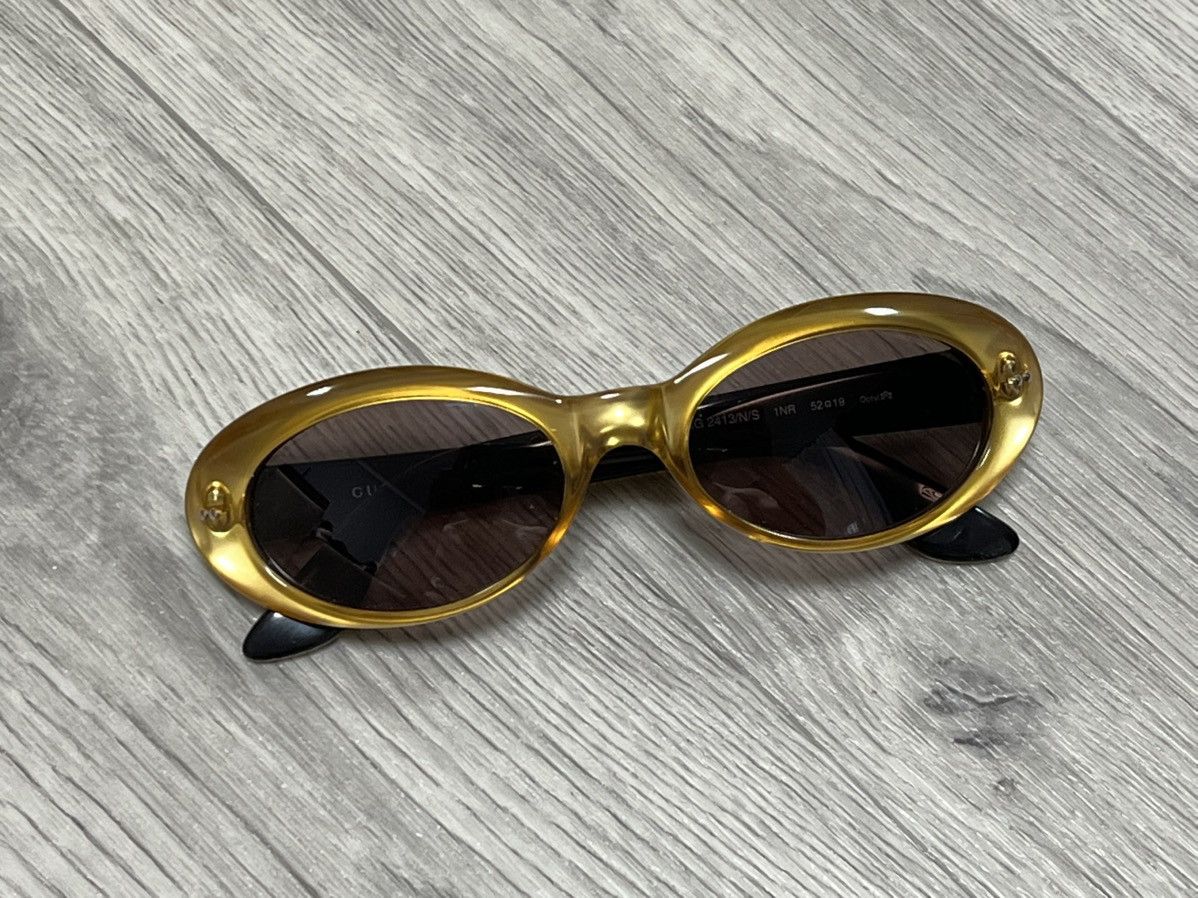 Vintage Gucci Vintage gold sunglasses with black inner temples Size ONE SIZE - 8 Thumbnail