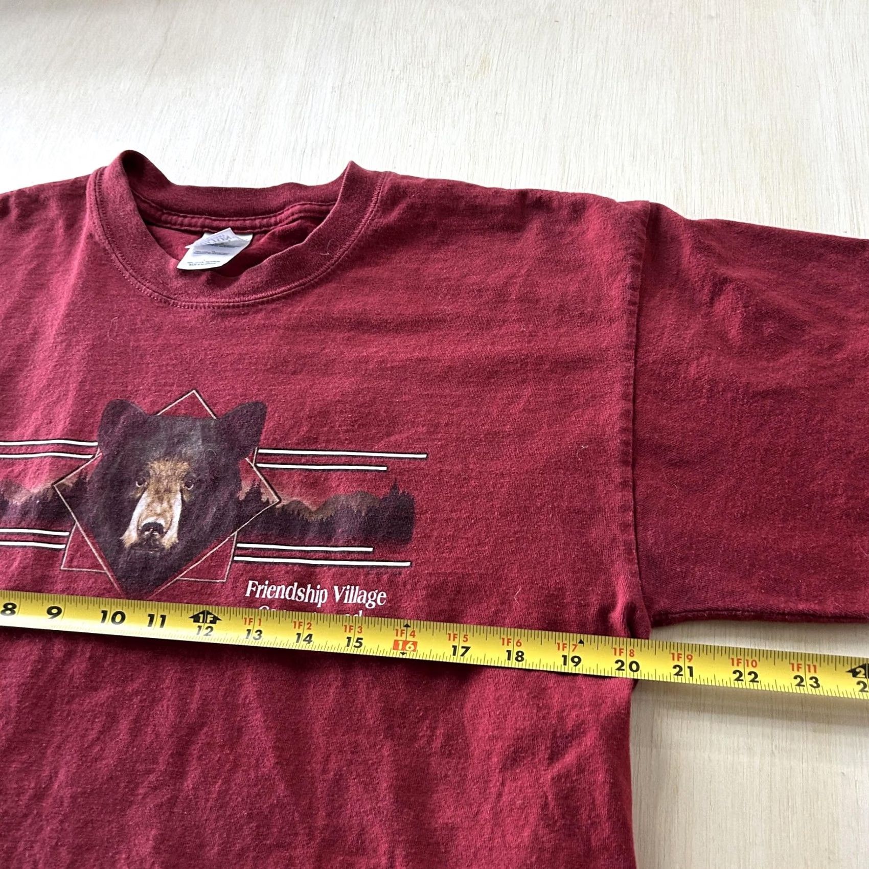 Gildan Vintage Y2K Bear Shirt Mens Large Red Friendship Village Camping Tee T-Shirt Size US L / EU 52-54 / 3 - 4 Thumbnail