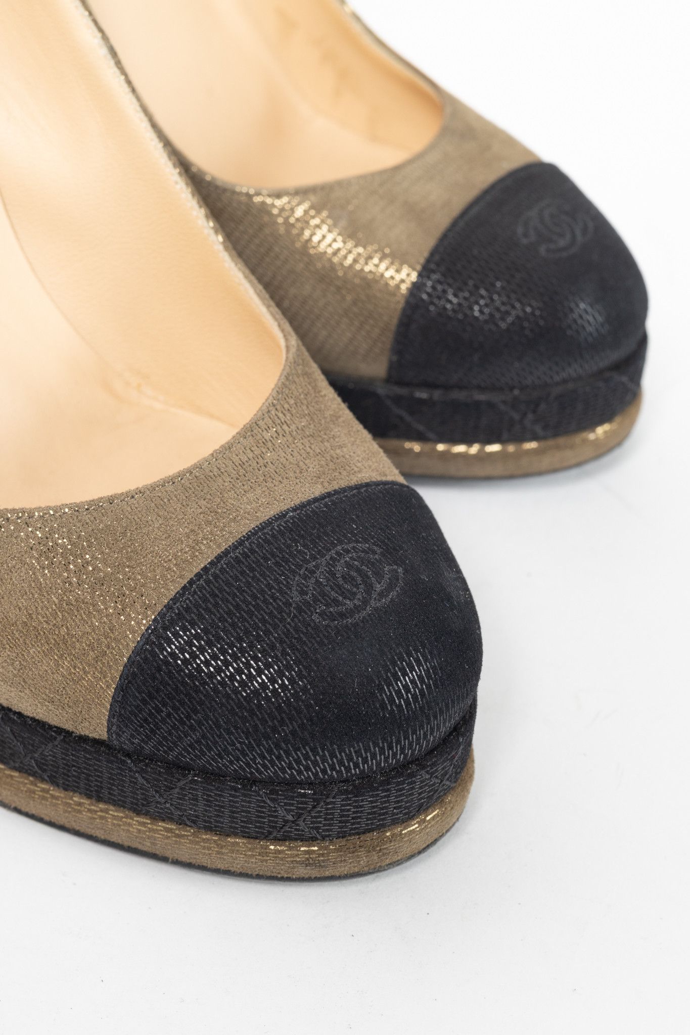 Chanel Chanel 12A Khaki & Noir Suede Cap-Toe Pumps Size US 6.5 / IT 36.5 - 7 Thumbnail
