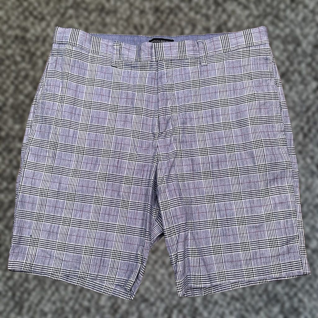 Banana Republic Banana Republic Aiden Club Shorts Mens 36 Gray Plaid Mid Rise Stretch Chino KnIT Breathable Casual 9 Inseam Flat Front Pocket Logo 2010s Mens Size US 36 / EU 52 - 1 Thumbnail