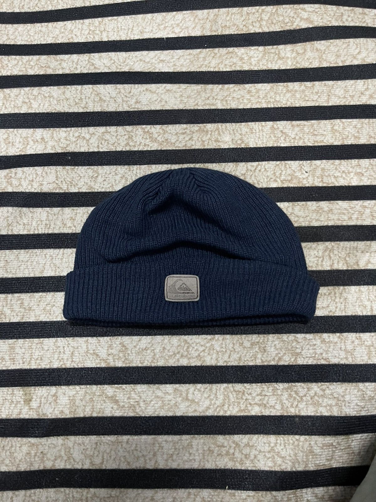 Quiksilver VINTAGE Y2K QUICKSILVER BEANIE HAT SMALL LOGO Size ONE SIZE - 1 Thumbnail
