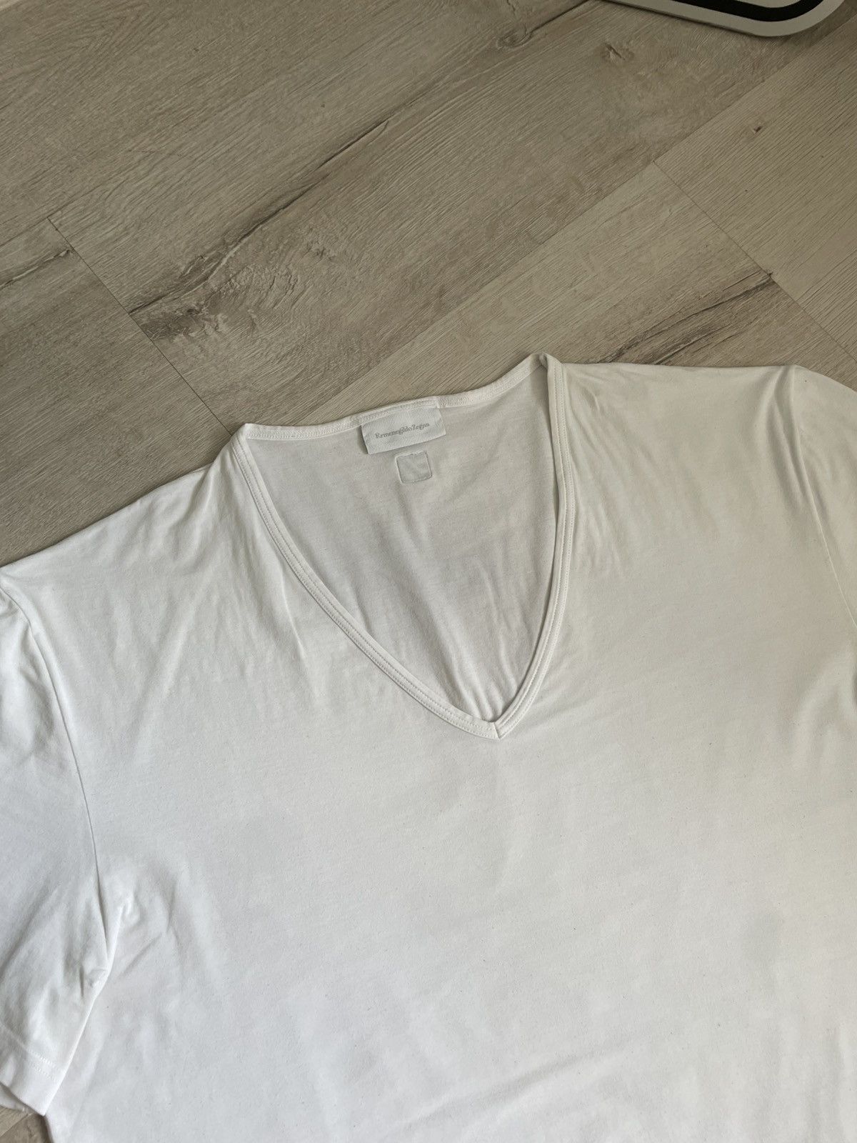 Ermenegildo Zegna Ermenegildo Zegna V-neck Luxury Tee White Key Larg Style Y2k Size US XL / EU 56 / 4 - 4 Thumbnail