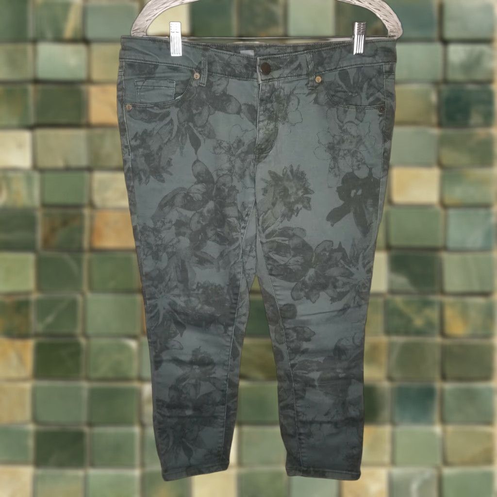 Mossimo MOSSIMO Womens Jeans Floral Premium Denim Cropped Size 8 Green Womens Size 30" / US 8 / IT 44 - 1 Thumbnail
