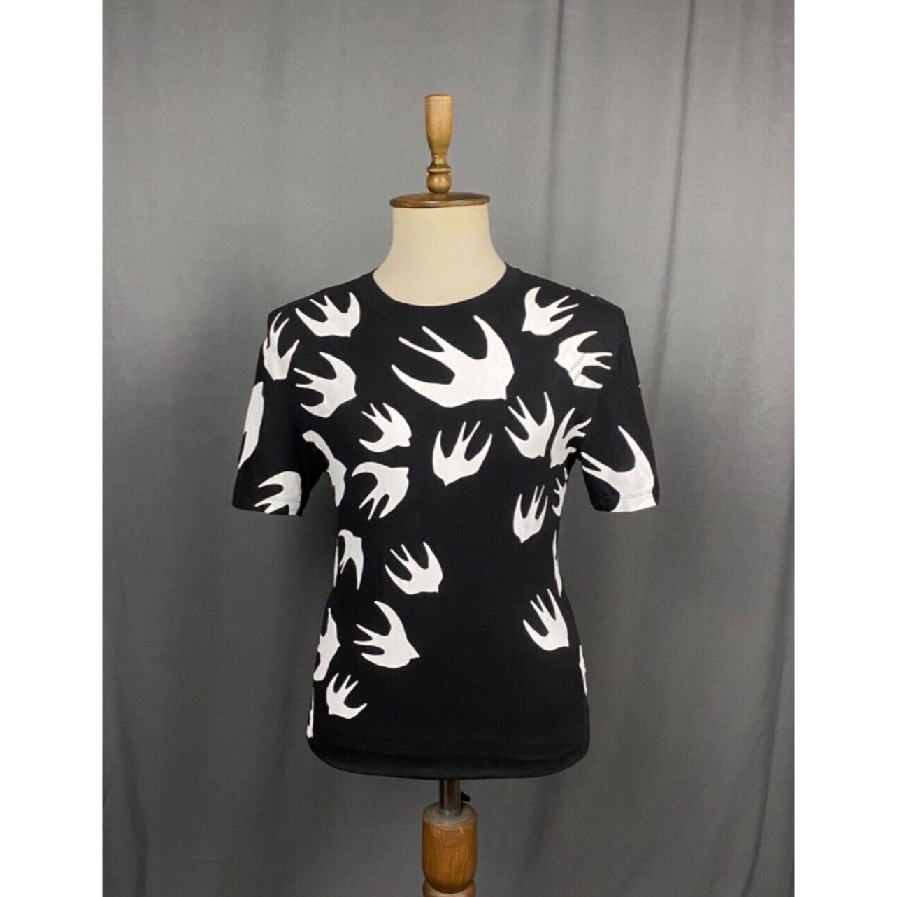 Alexander McQueen Alexander McQueen McQ Signature Swallow Men's Black T-Shirt Size US S / EU 44-46 / 1 - 1 Thumbnail