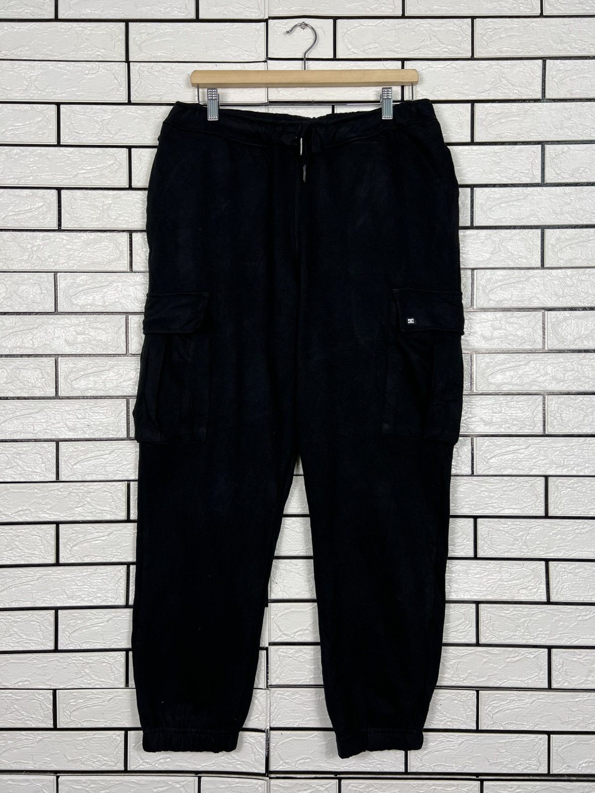 DC DC SHOE Black Cargo Sweatpants #4264-C194 Size US 30 / EU 46 - 1 Thumbnail