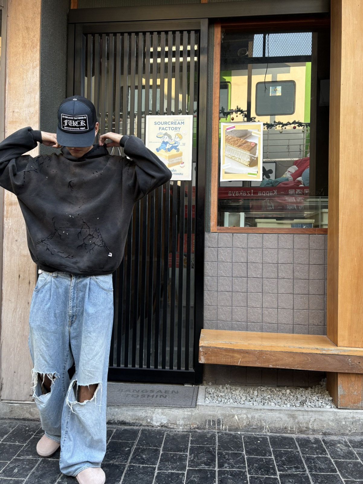 Vintage 90s Thrashed & Faded Black RUSSELL Athletic Hoodie Size US XL / EU 56 / 4 - 11 Thumbnail