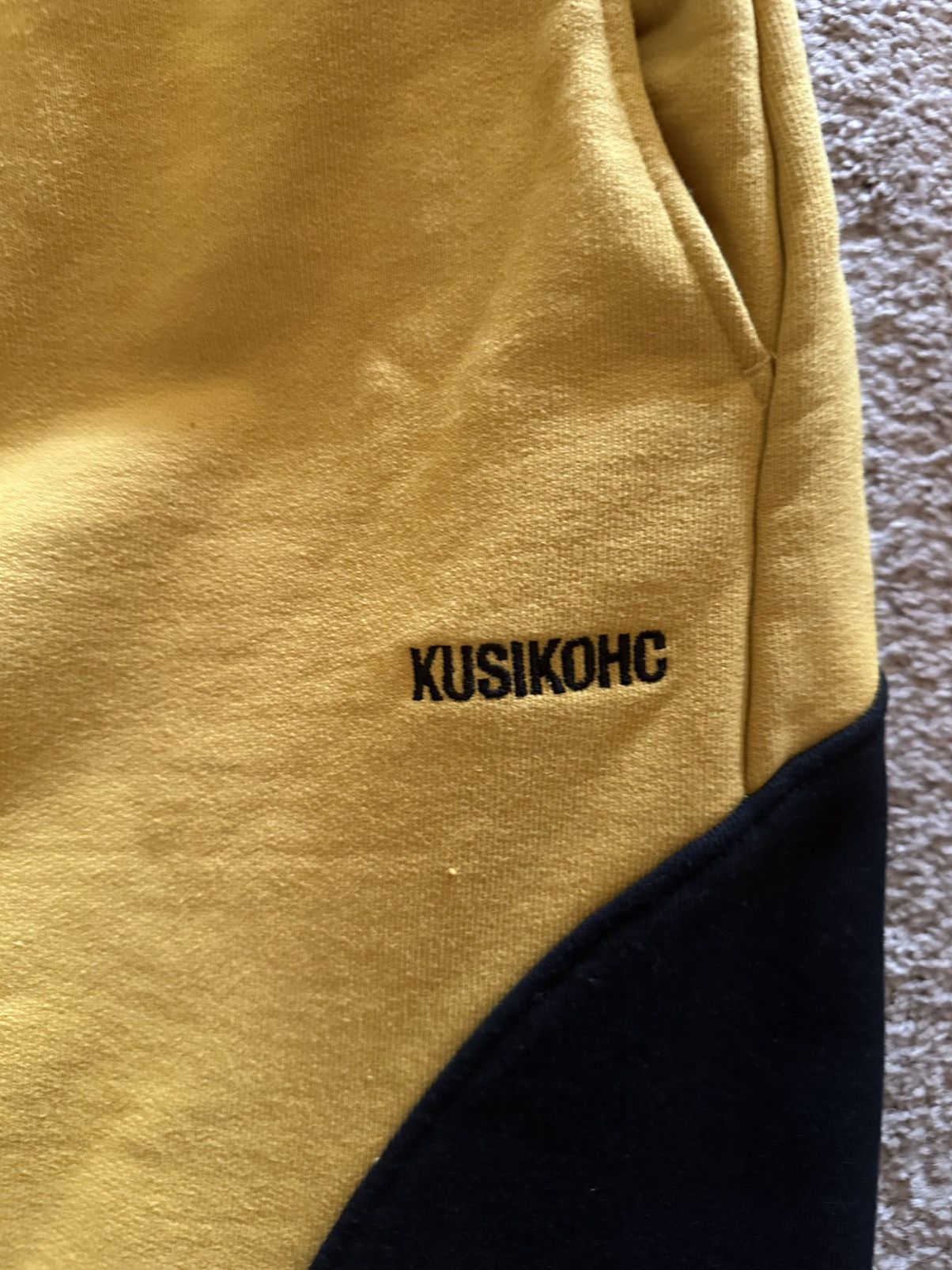 Kusikohc Kusikohc Black & Yellow Sweatpants Size US 33 - 2 Thumbnail