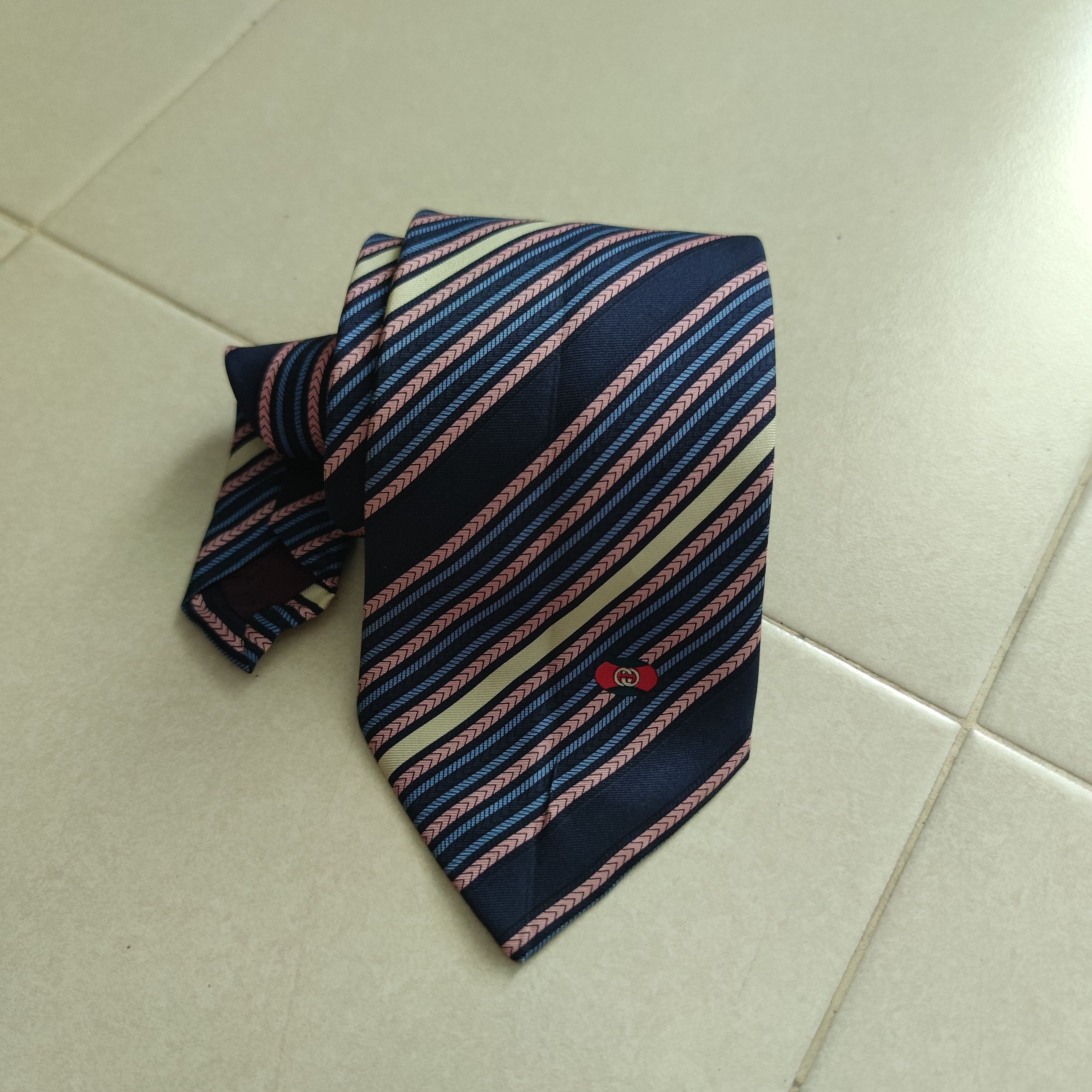 Gucci VINTAGE GUCCI 100% SILK NECKTIE MADE IN ITALY Size ONE SIZE - 1 Thumbnail