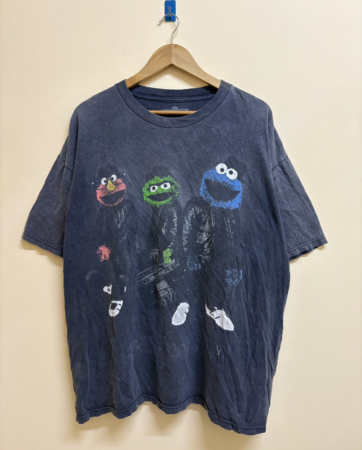 Vintage Sesame Street Cartoon Run D.M.C Band Big Print Faded T-shirt Size US XXL / EU 58 / 5 - 1 Thumbnail