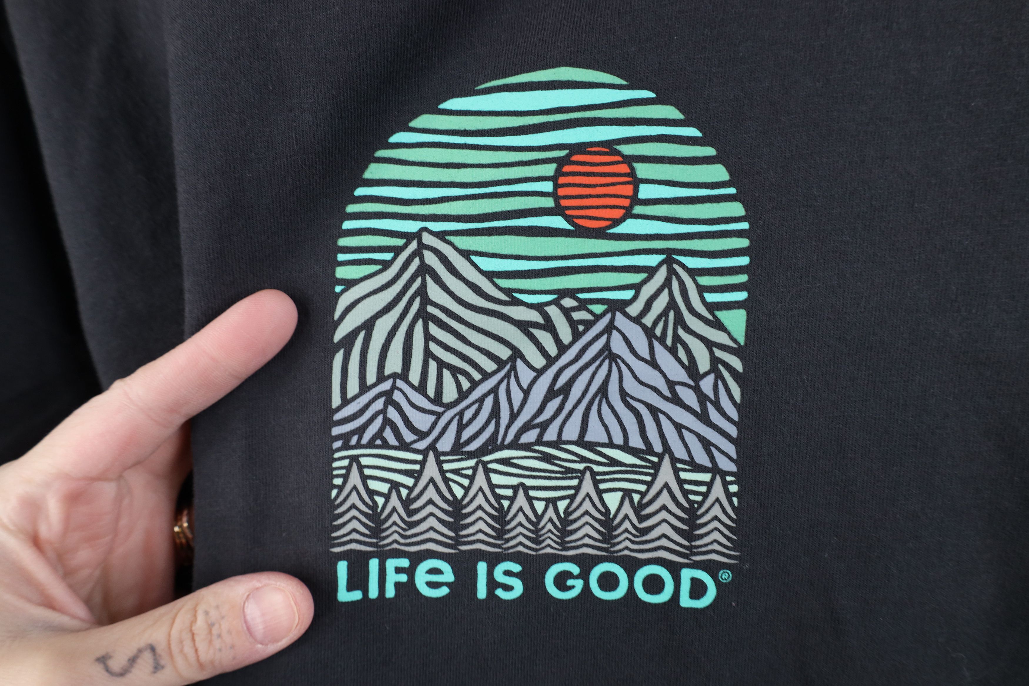Life is Good Life Is Good Spell Out Mountain Nature Short Sleeve T-Shirt Size US XXL / EU 58 / 5 - 4 Thumbnail