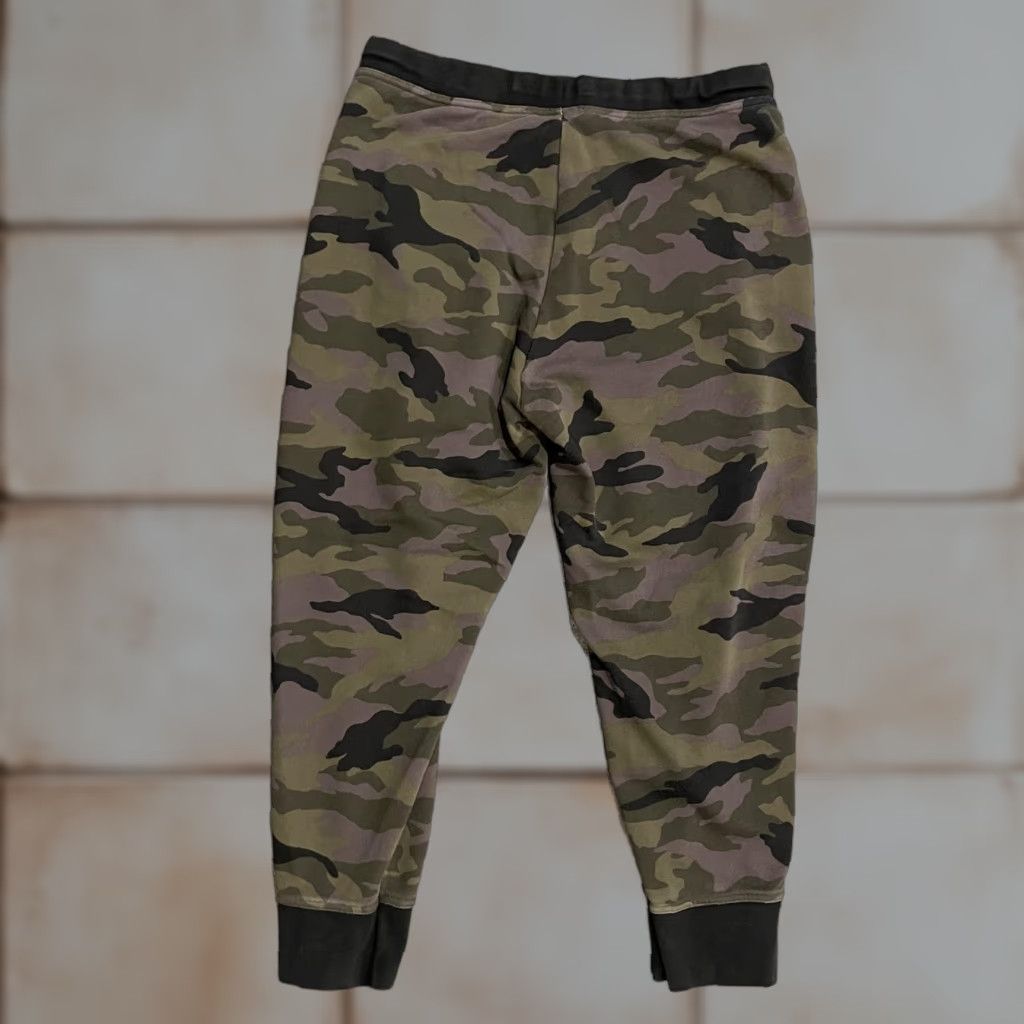 Nike VINTAGE Nike Dri-FIT French Terry Joggers Sweatpants Womens L Green Camo CZ1449 Size 36" / US 14 / IT 50 - 1 Thumbnail