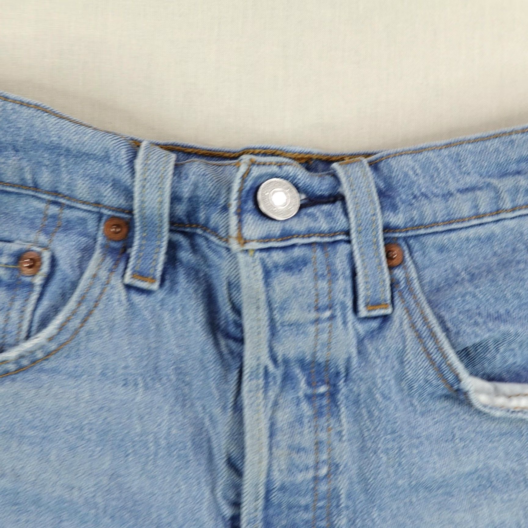 Levi's Levi's Women's Shorts W26 Blue Denim 501 Distressed Mini Cutoff Button Fly Casual Summer Festival Size 26" / US 2 / IT 38 - 2 Thumbnail