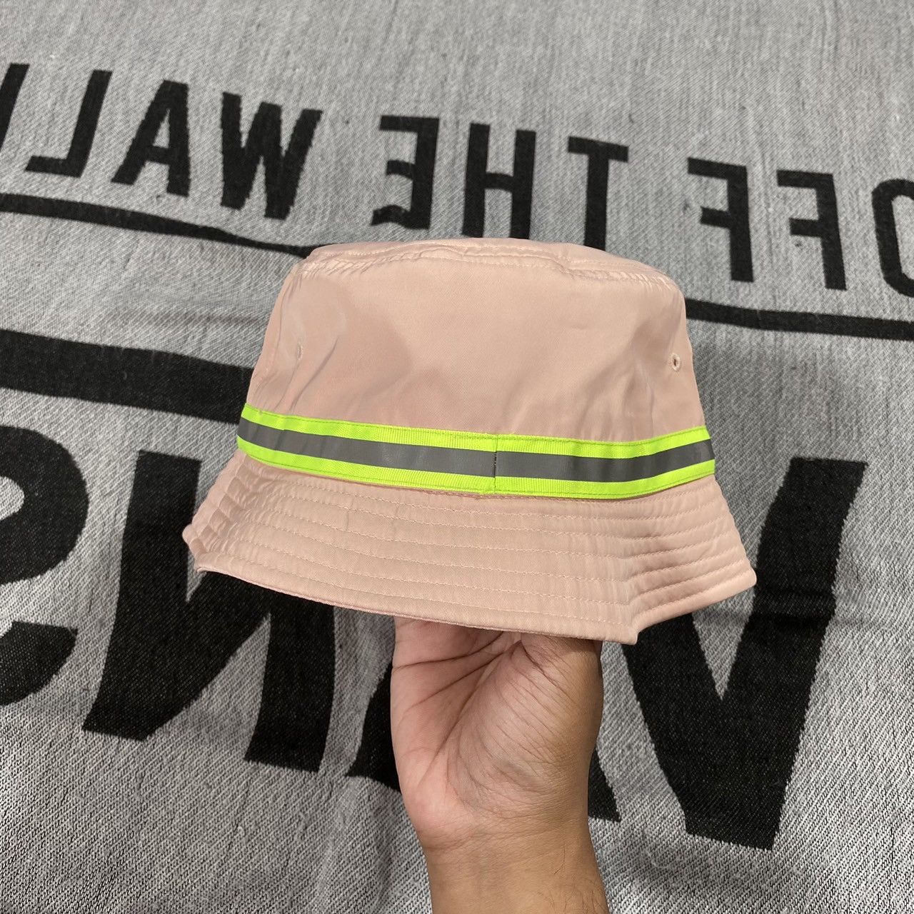 Stussy stussy reflective bucket hat pink size L/XL Size ONE SIZE - 2 Thumbnail