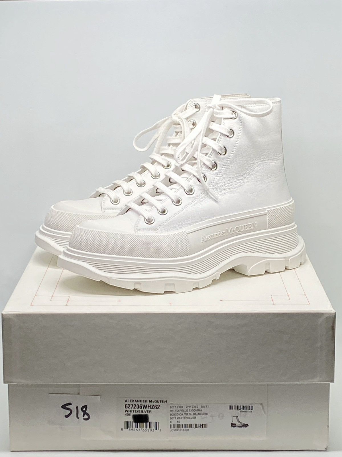 Alexander McQueen Alexander McQueen Tread Slick Leather Boot size 40 Size US 10 / IT 40 - 12 Thumbnail