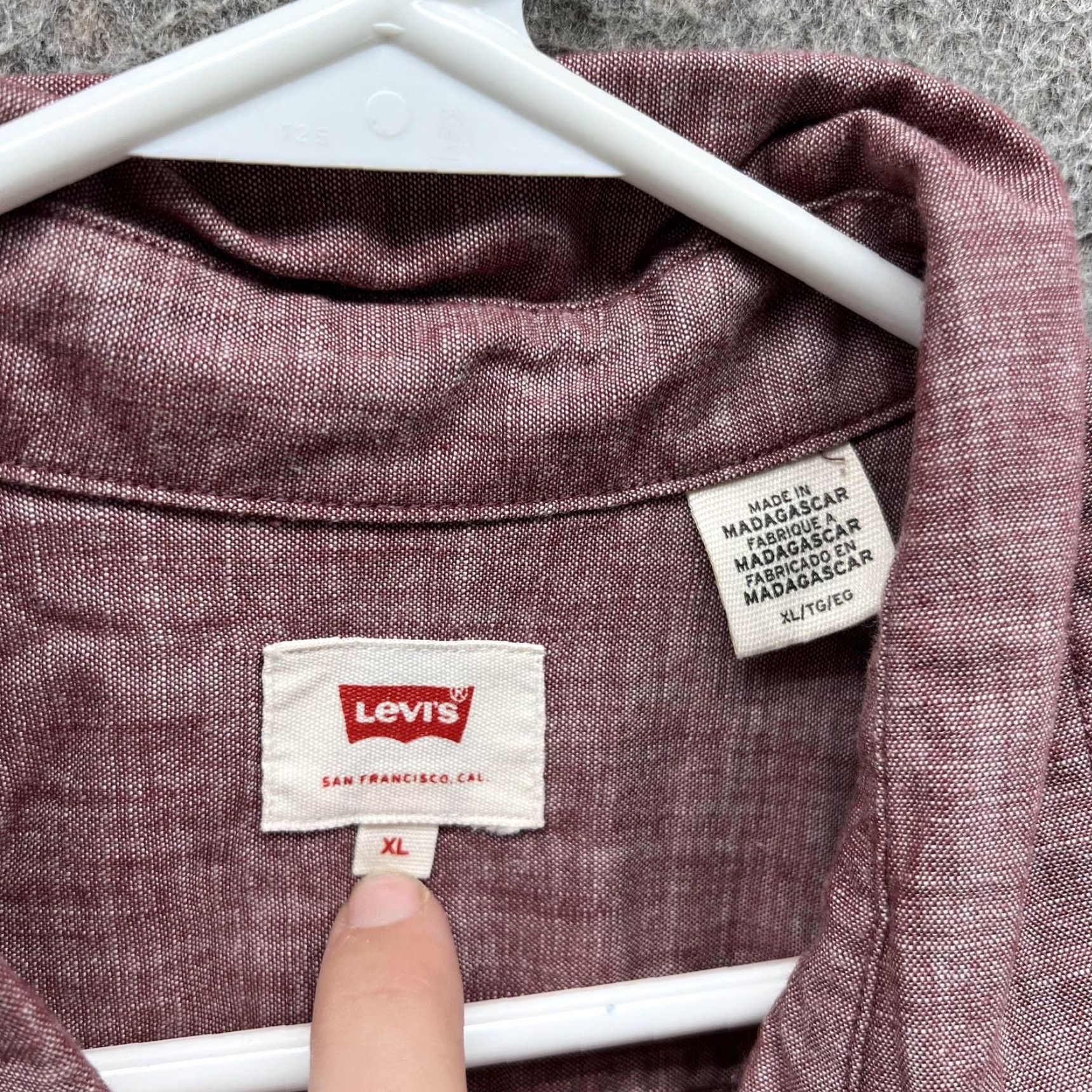 Levi's Levi's Shirt Mens XL Red Chambray Long Sleeve Button Up Pockets Casual Cotton Size US XL / EU 56 / 4 - 2 Thumbnail