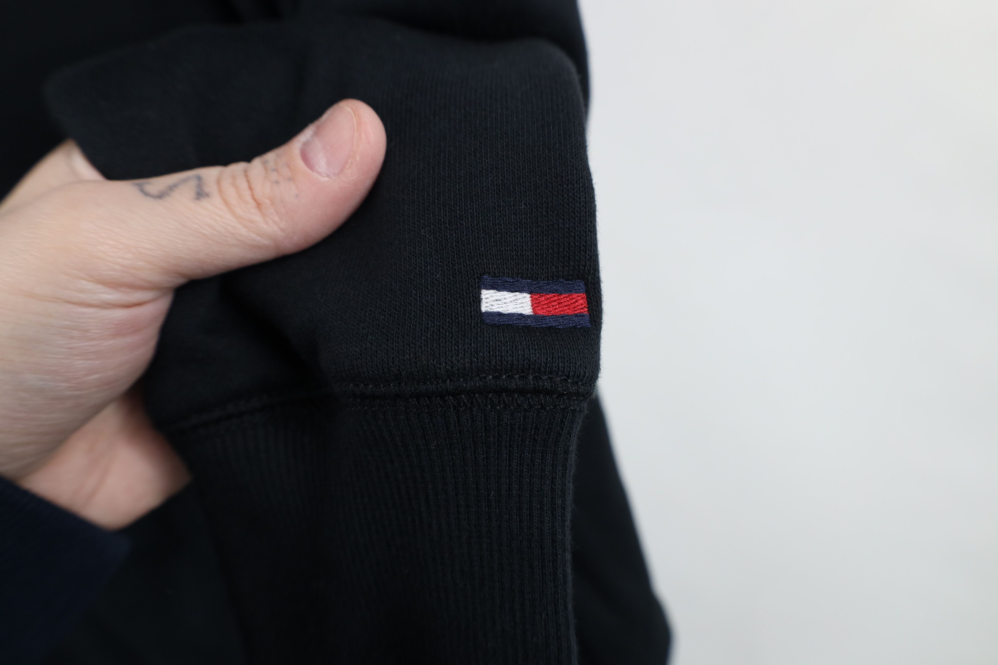 Tommy Hilfiger × Vintage Vintage Y2K Tommy Hilfiger Out Felt Patch Hoodie Sweatshirt Size US L / EU 52-54 / 3 - 4 Thumbnail