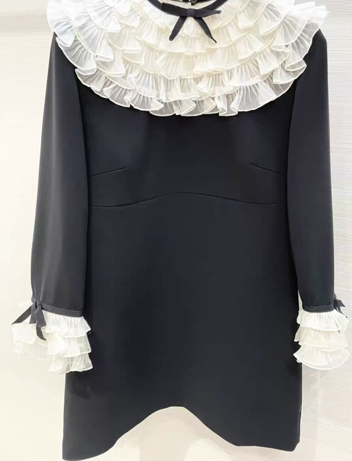 Miu Miu Miu Miu Classic Black & White Ruffled Dress J33 Size S / US 4 / IT 40 - 4 Thumbnail