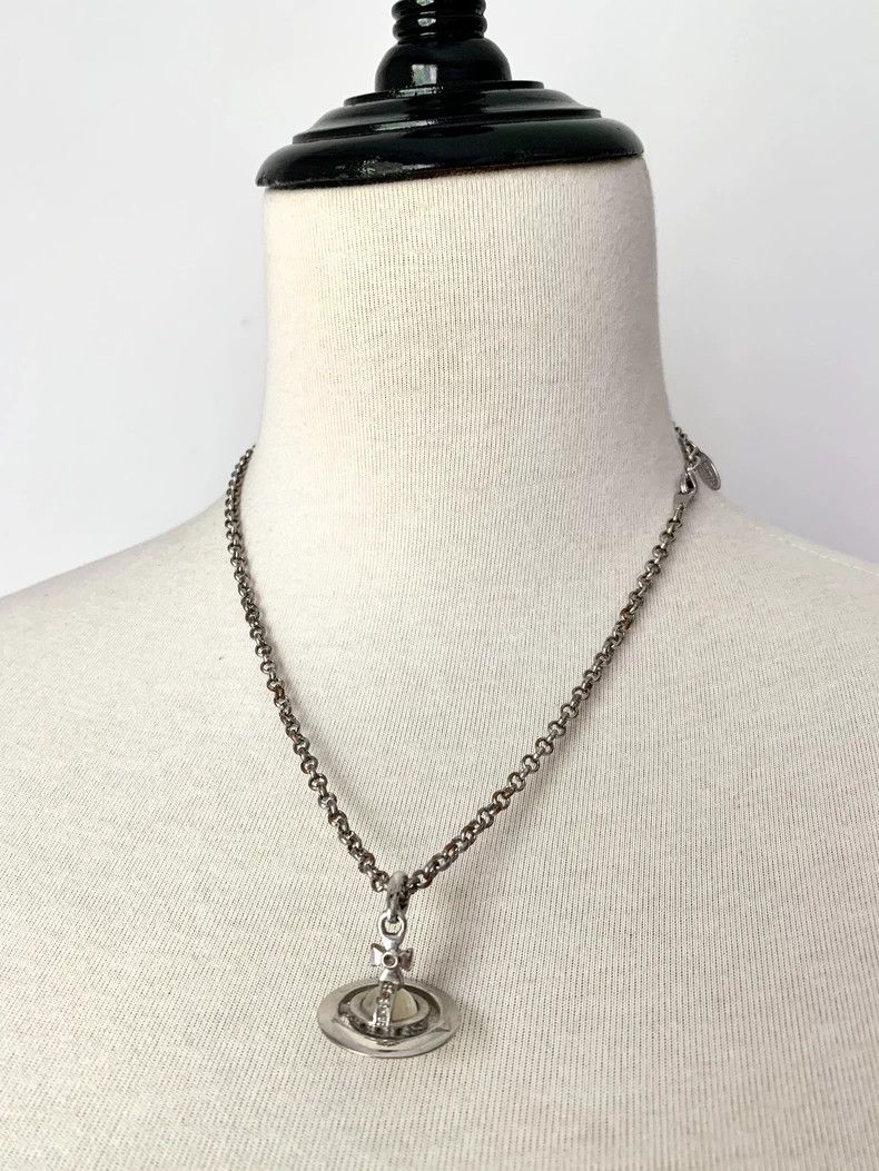 Vivienne Westwood Vivienne Westwood Old medium silver Orb necklace Size ONE SIZE - 1 Thumbnail