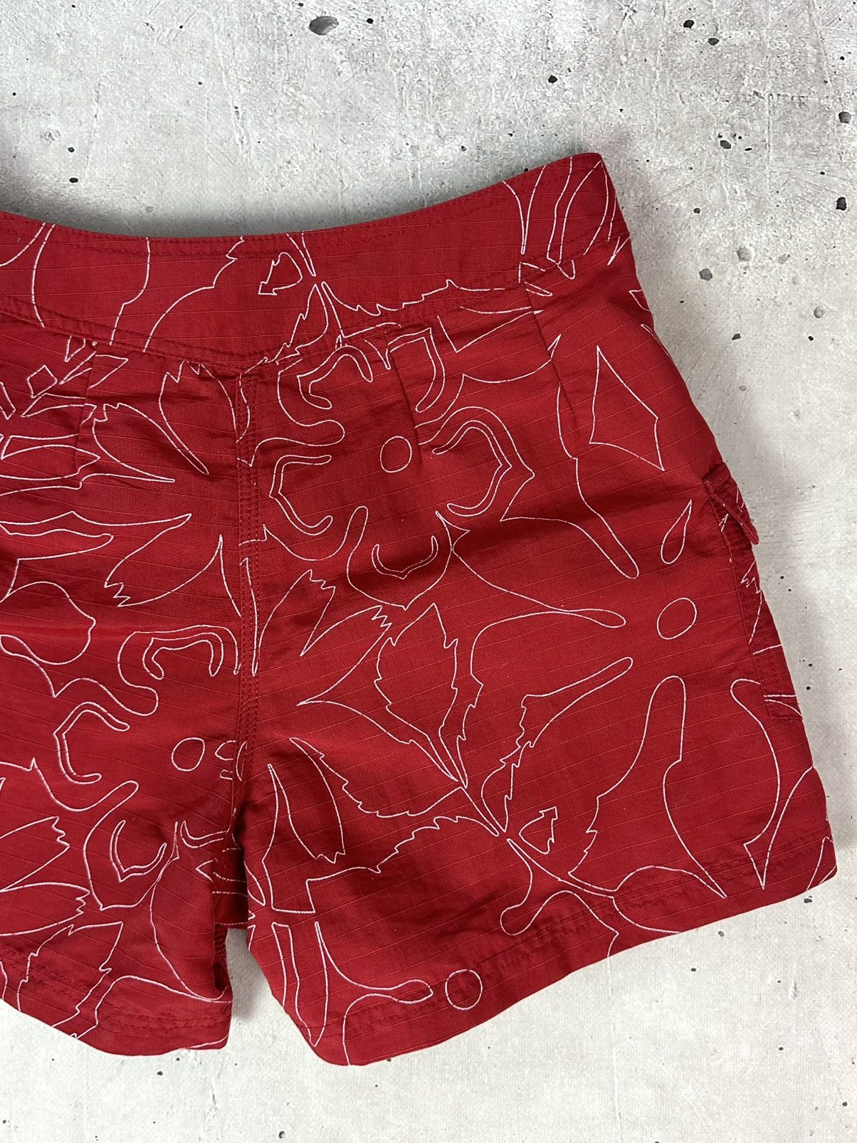 Stussy Vintage Stussy Red Nylon Floral Logo Pockets Shorts Size US 32 / EU 48 - 8 Thumbnail