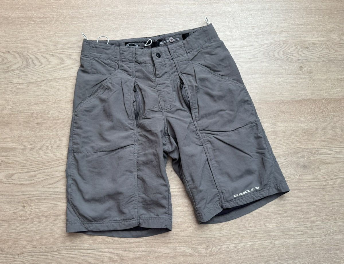 Oakley Vintage 00’s 2006 Oakley y2k Cycle Tactical Cargo Shorts Size US 34 / EU 50 - 1 Thumbnail