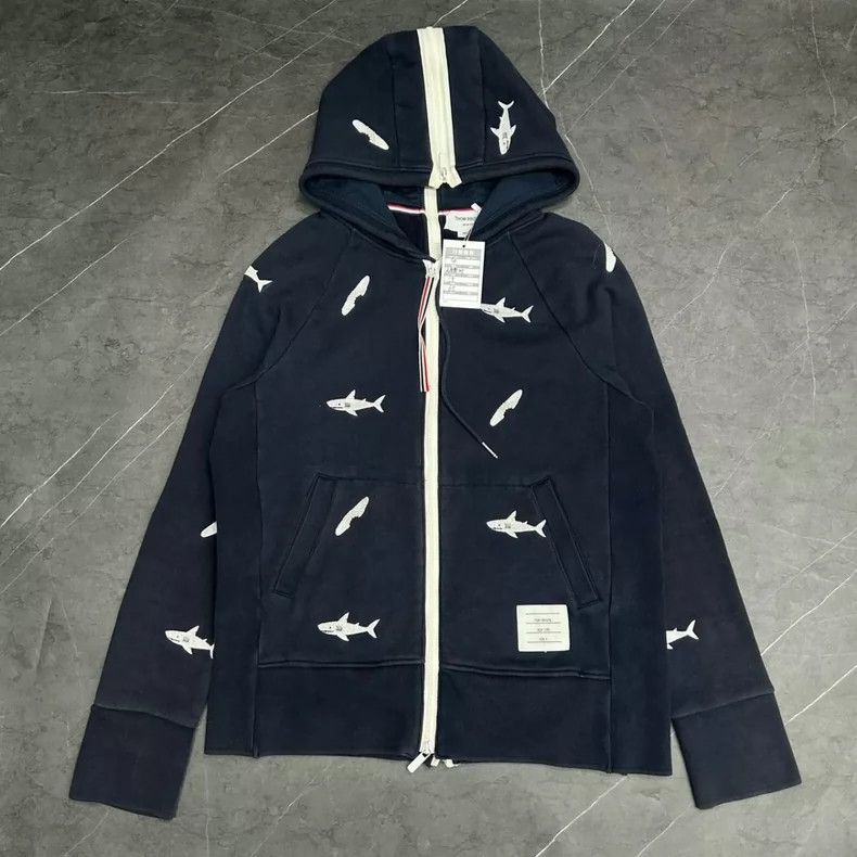 Thom Browne size4 Dark blue embroidered shark zipper cap