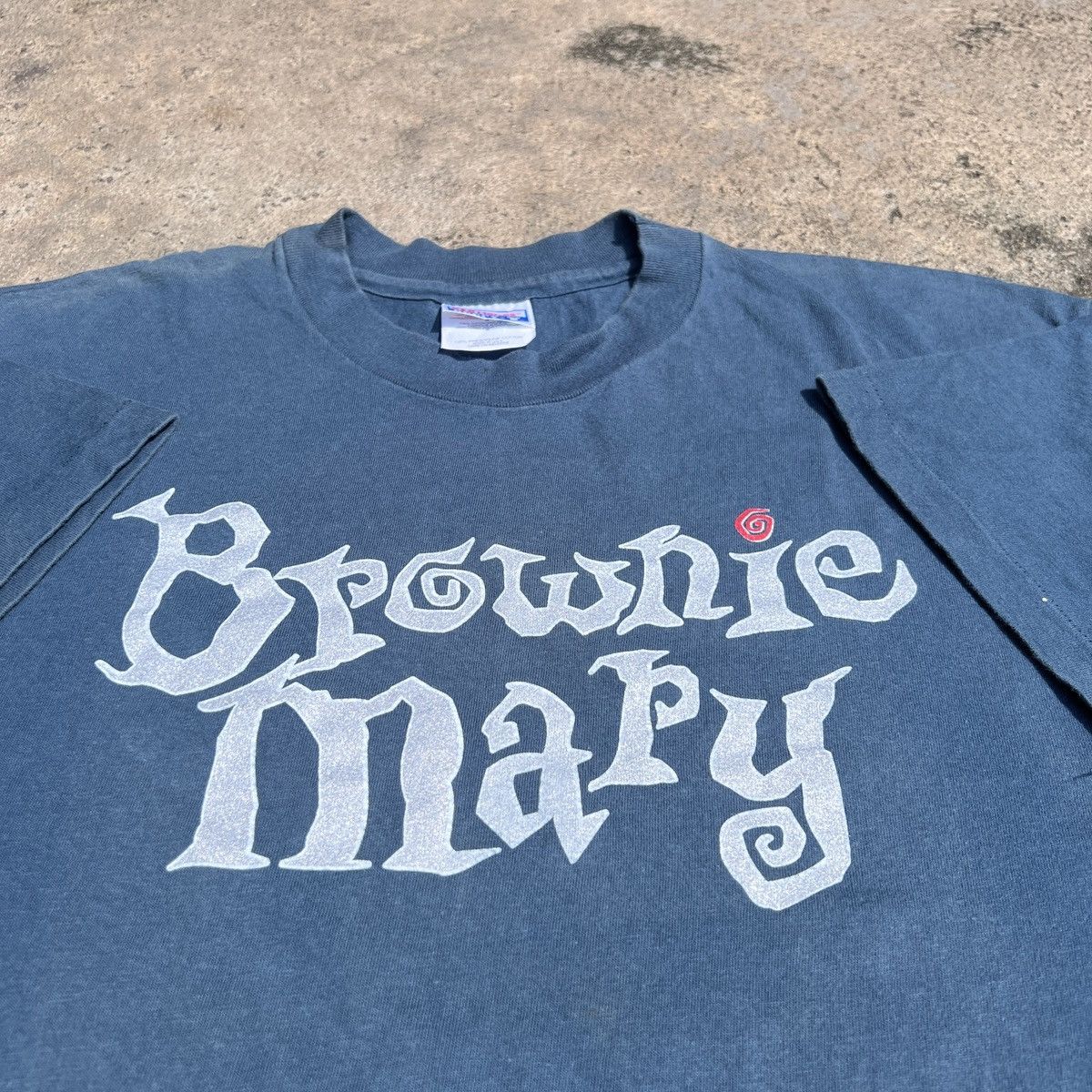 Band Tees × Vintage Vintage 90s Brownie Mary Promo Tee Faded Alternative Rock Size US L / EU 52-54 / 3 - 1 Thumbnail