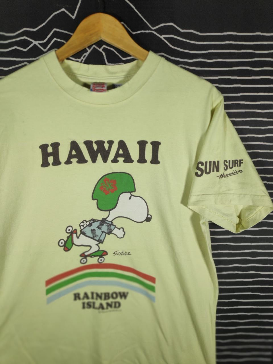 Sun Surf Vtg Sun Surf Toyo Enterprise Hawaii x Snoopy Tee Size M Size US M / EU 48-50 / 2 - 3 Thumbnail