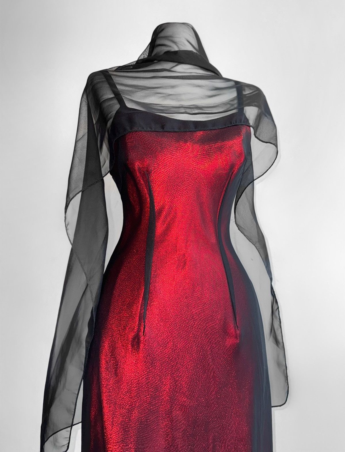 Vintage Breathtaking long red satin dress Size S / US 4 / IT 40 - 5 Thumbnail