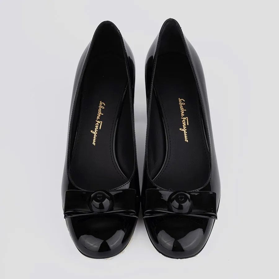 Salvatore Ferragamo o1s1rm0526 Patent Leather Pumps in Black Size US 8 / IT 38 - 4 Thumbnail