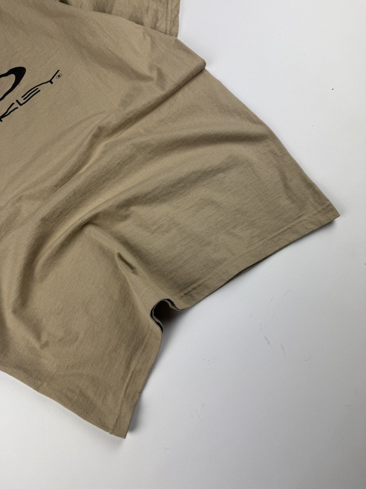 Japanese Brand × Oakley × Vintage Vintage Oakley T-Shirt Center Logo Size US S / EU 44-46 / 1 - 6 Thumbnail