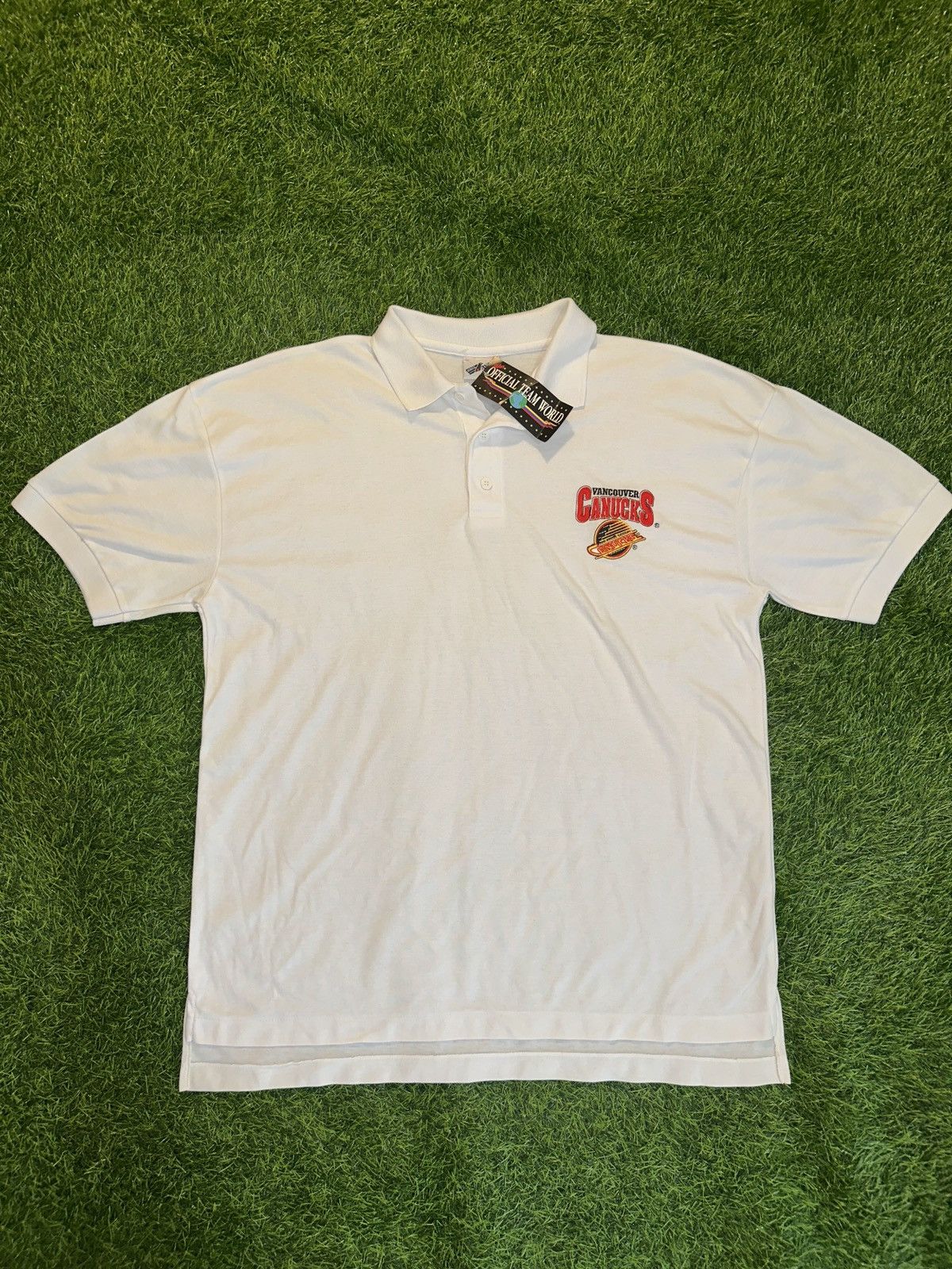 NHL Vintage nhl vancouver canucks flying skate polo shirt size L Size US L / EU 52-54 / 3 - 1 Thumbnail