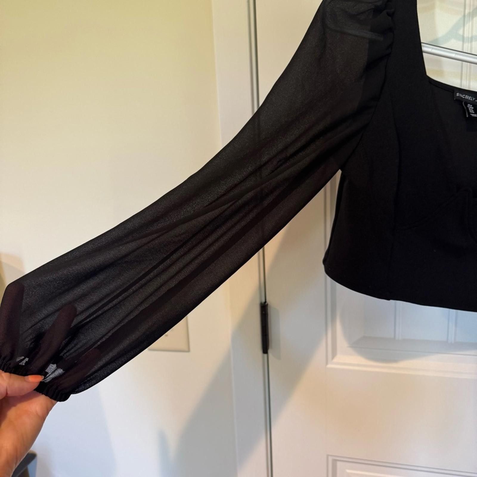 Other Sincerely Jules Medium Black Crop Fitted Blouse Size M / US 6-8 / IT 42-44 - 2 Thumbnail