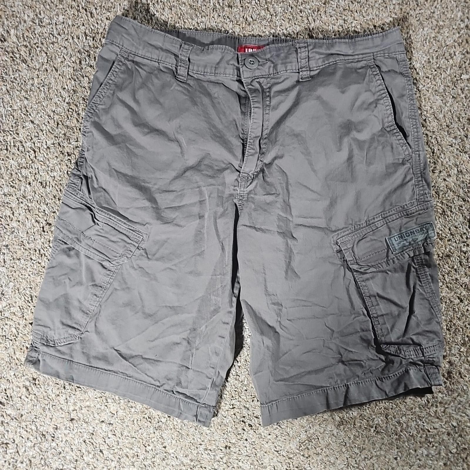UNIONBAY Unionbay Sz 34 Gray Cargo Shorts Size US 34 / EU 50 - 1 Thumbnail