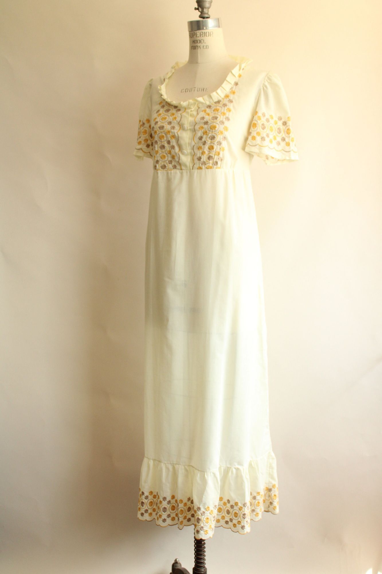 Vintage Vintage 1970s Dress, Yellow Embroidered Boho Maxidress with Size S / US 4 / IT 40 - 7 Thumbnail