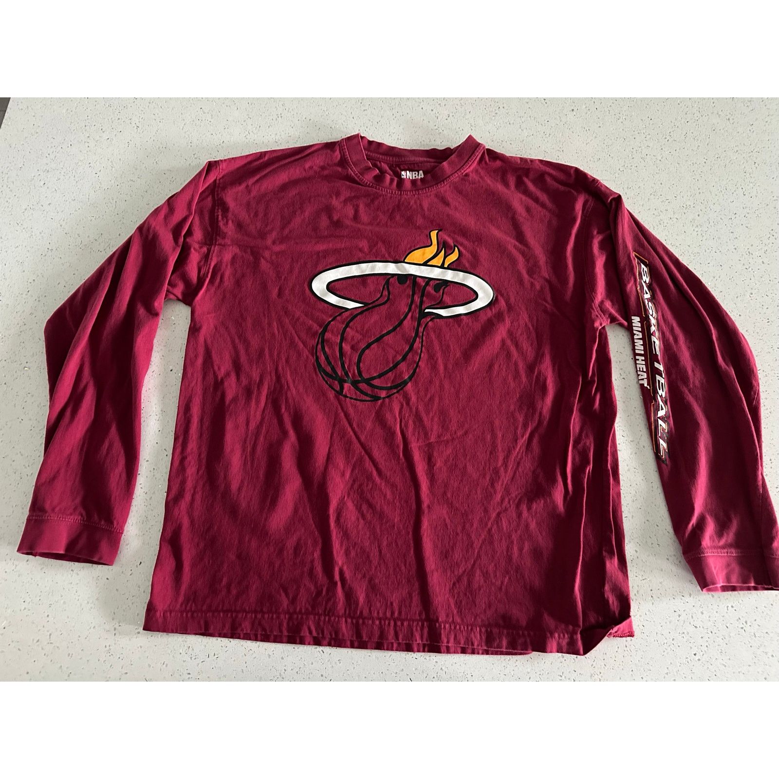 NBA NBA Miami Heat Big Logo Red Long Sleeve Crew Neck Size XL Size US XL / EU 56 / 4 - 1 Thumbnail