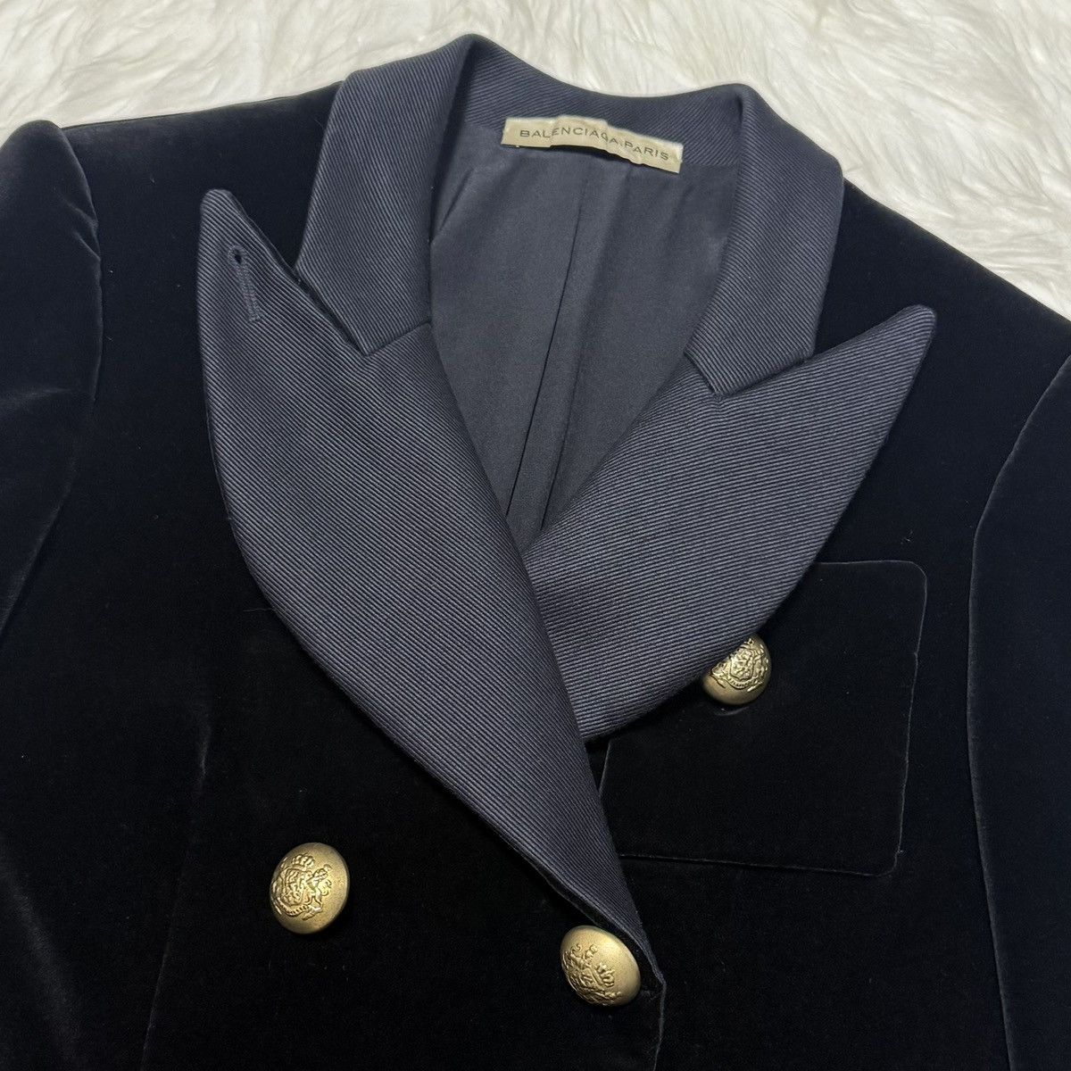 Balenciaga Authentic Balenciaga emblem button peaked velour jacket 36 Size XS / US 0-2 / IT 36-38 - 9 Thumbnail
