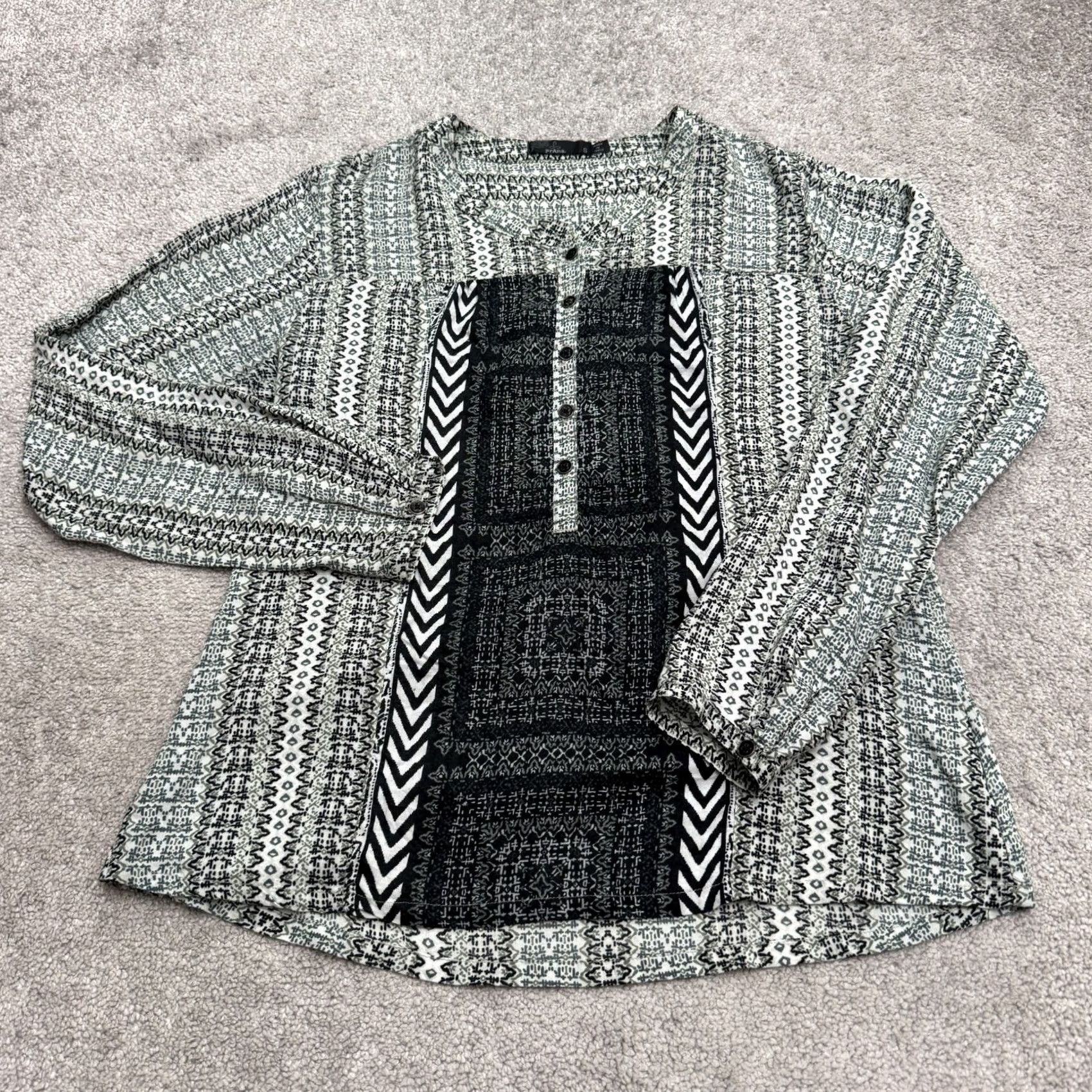 Prana Prana Geometric Print Henley Long Sleeve Blouse Womens S Black Green Top Size S / US 4 / IT 40 - 2 Thumbnail