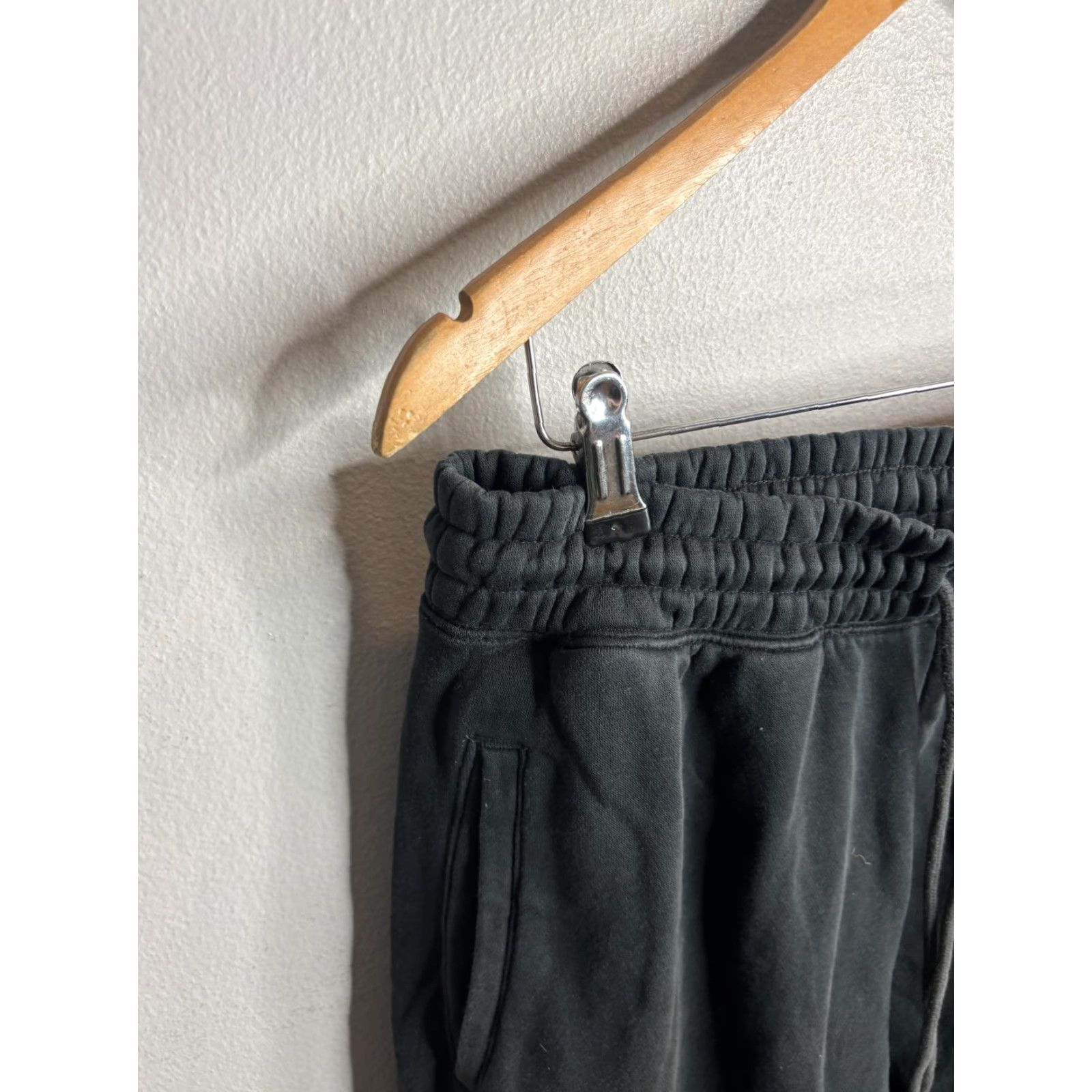 SKIMS Skims Sweatpants Mens Medium Black Fleece Joggers Athletic Pants Casual Size US 31 - 3 Thumbnail