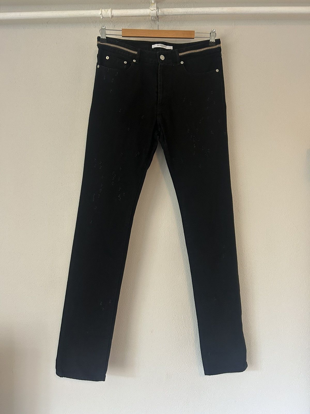 Distressed Black Denim Zipper Jeans