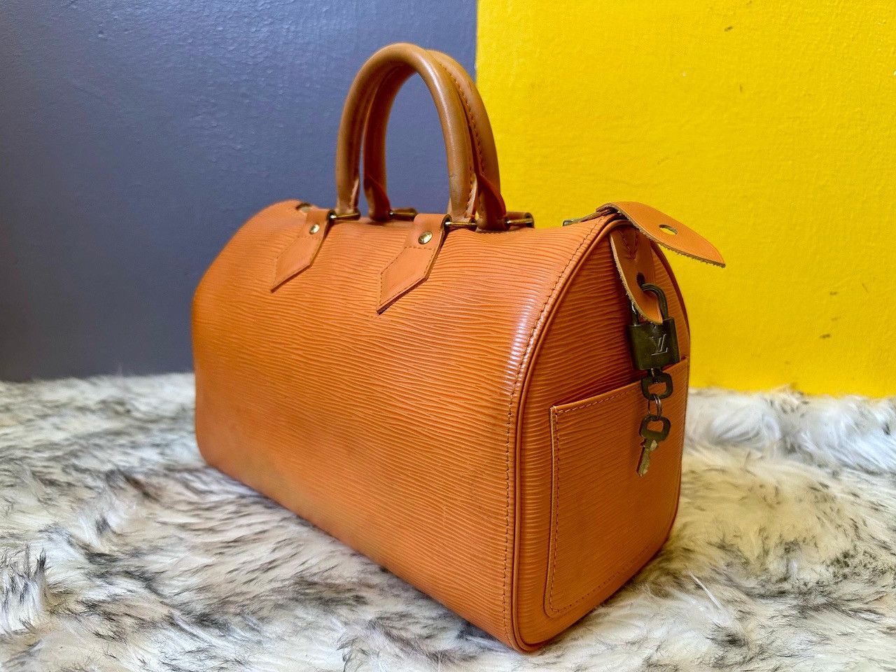 Louis Vuitton Authentic Louis Vuitton Epi Leather Speedy 25 Handbag Size ONE SIZE - 3 Thumbnail