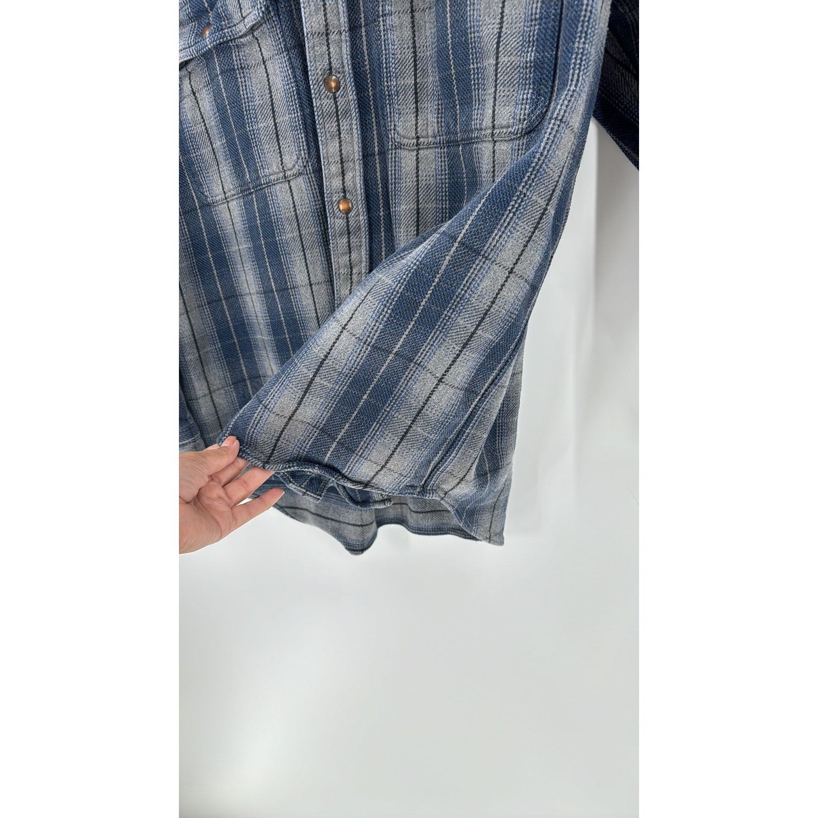 Cabelas Cabelas Blue Gray Plaid Heavyweight flannel button down Size US L / EU 52-54 / 3 - 8 Thumbnail