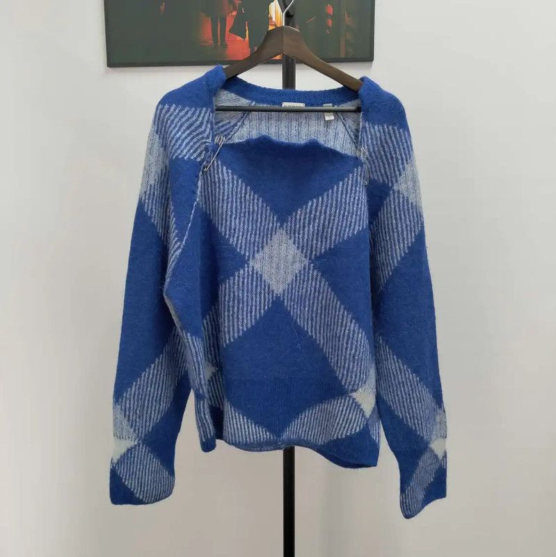 Burberry Women's Blue Wool Long Sleeve Sweater