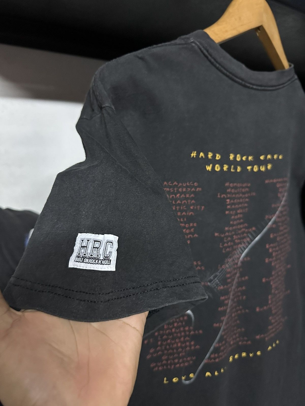 Band Tees × Hard Rock Cafe × Vintage Vintage 90s HRC World Tour Faded Tee Size US L / EU 52-54 / 3 - 6 Thumbnail
