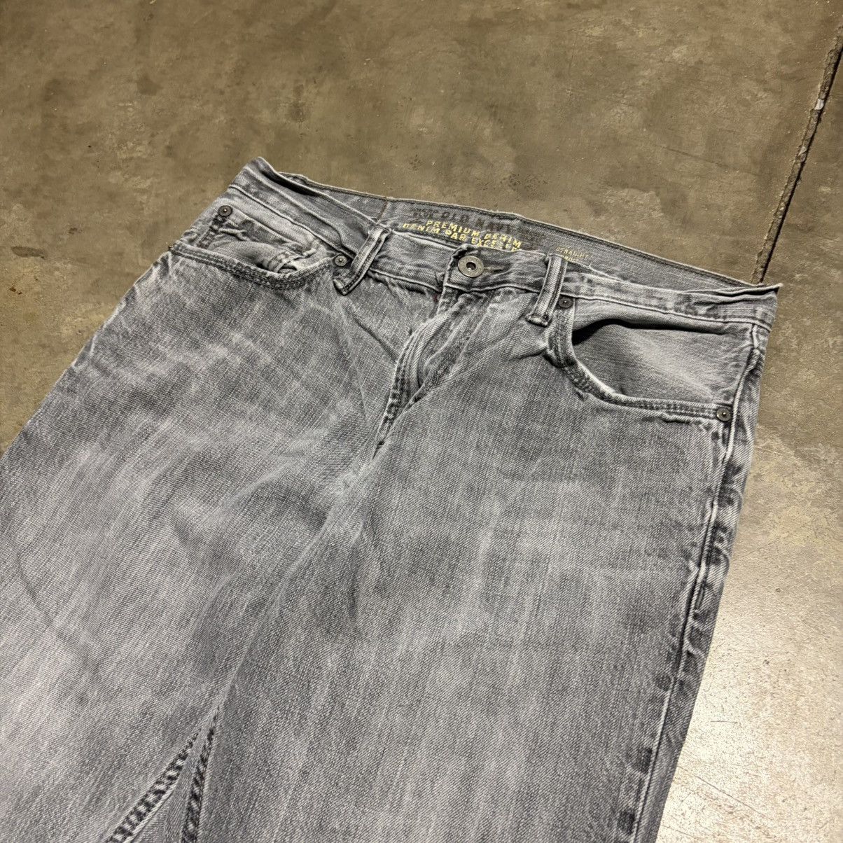 Old Navy Vintage Old Navy Straight Fit Relaxed Jeans Faded Distressed Size US 32 / EU 48 - 5 Thumbnail