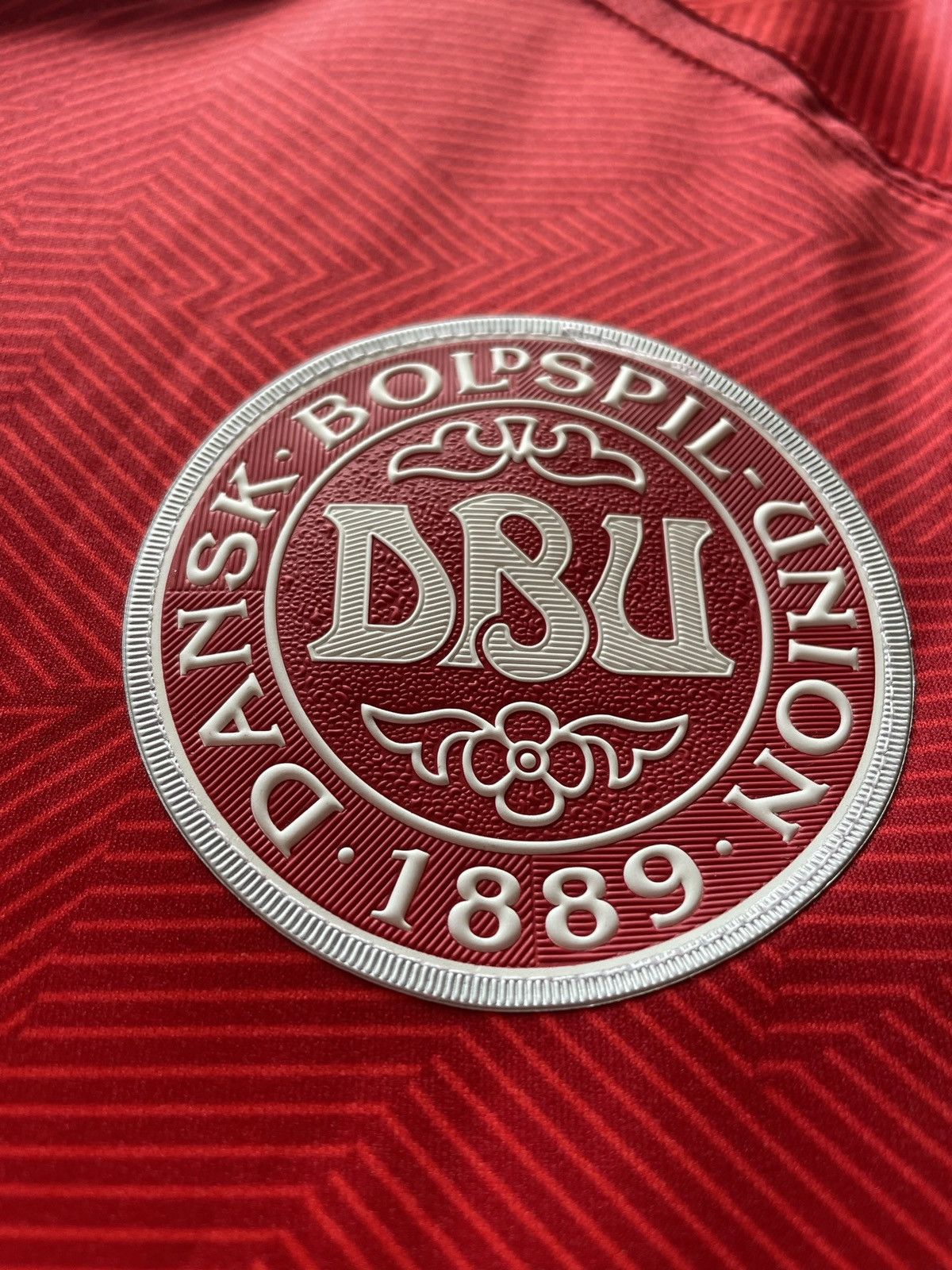 Hummel Denmark Home football shirt 2018/2019 Jersey Soccer Hummel Size US L / EU 52-54 / 3 - 7 Thumbnail