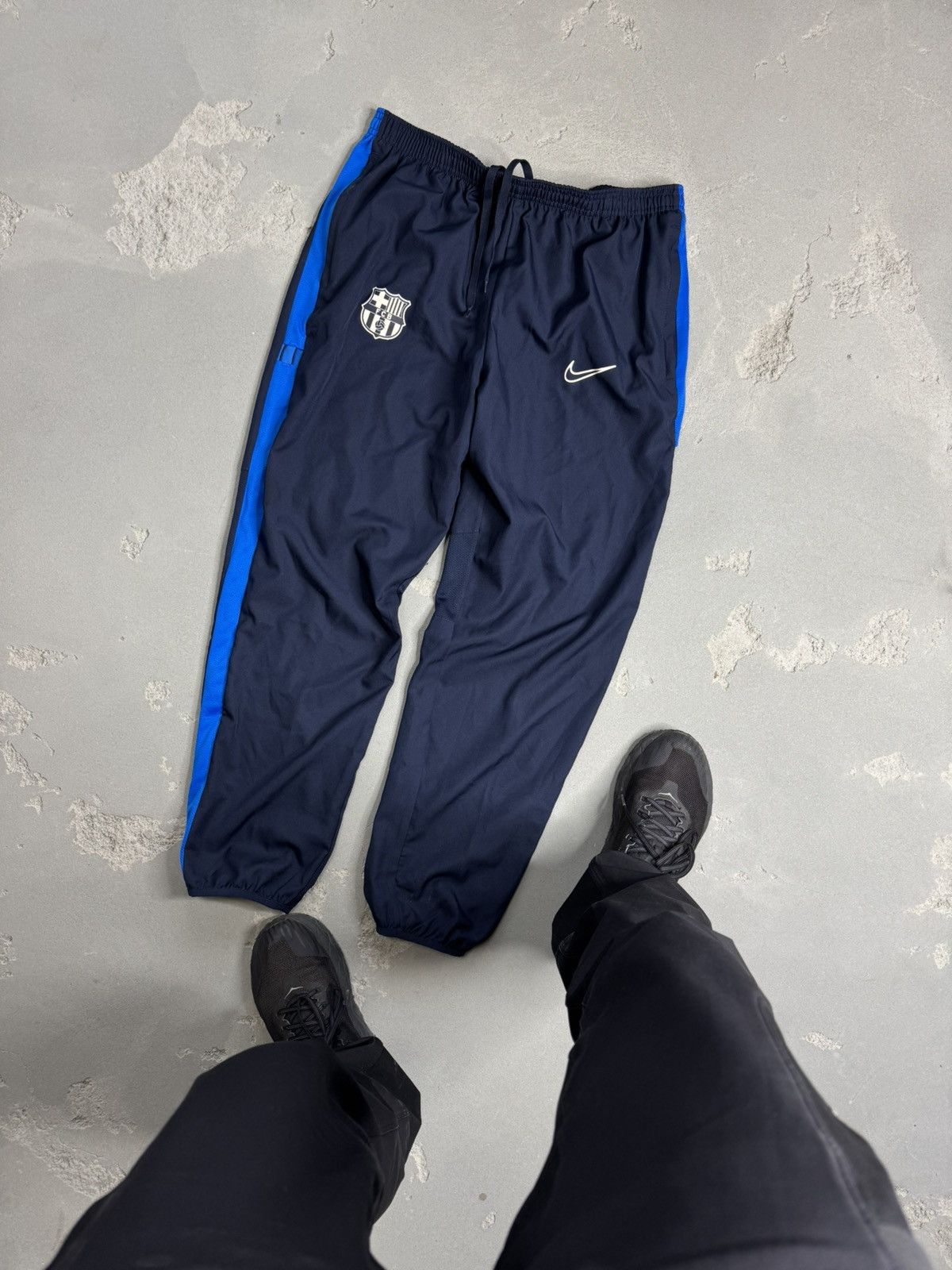 Nike × Vintage BARCELONA VINTAGE NIKE TRAINING WIND RUNNER TRACK PANTS Size US 34 / EU 50 - 1 Thumbnail
