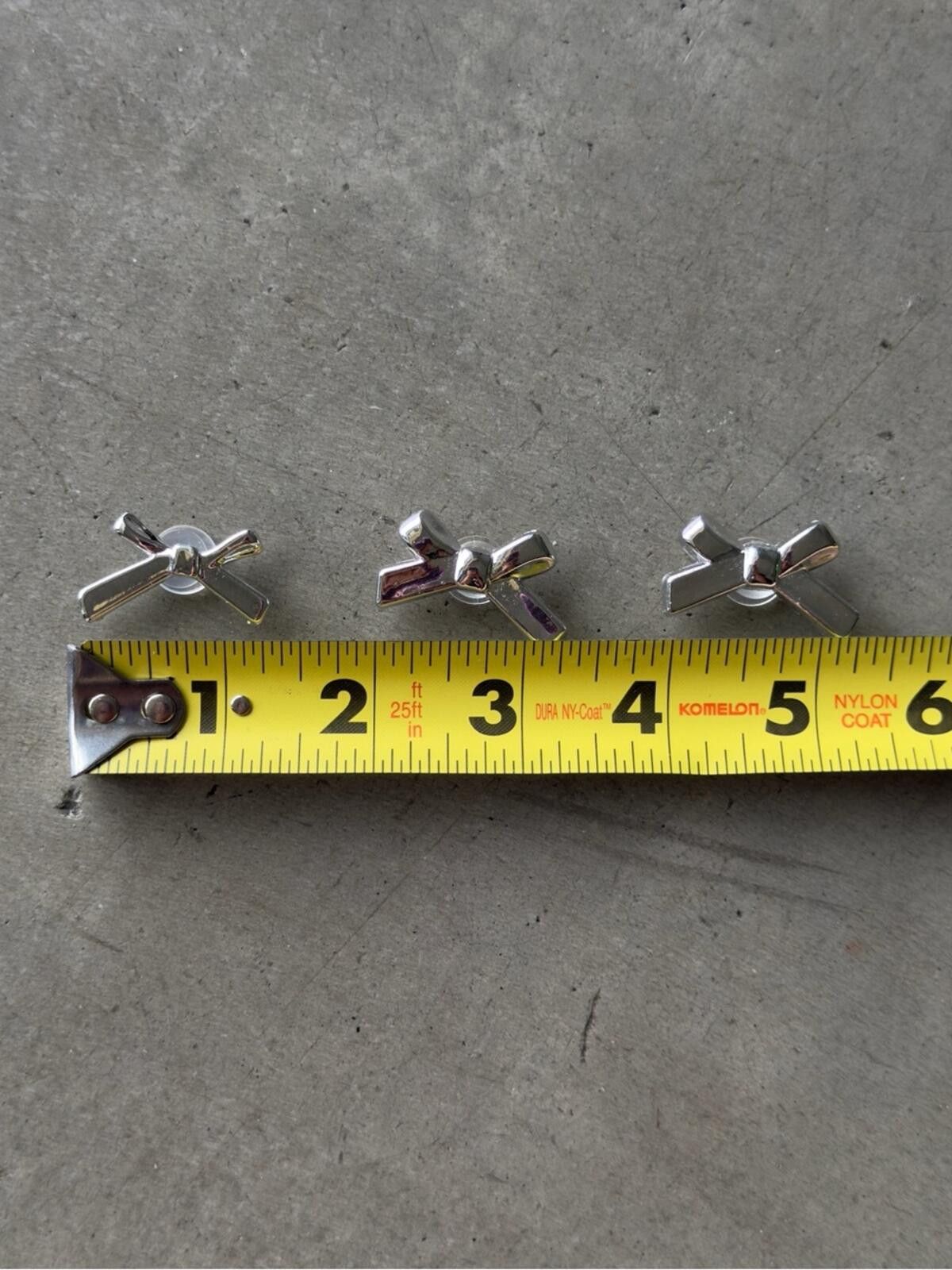 Crocs Silver Bow Croc Charms / Jibbitz Set / Pack of 3 Size ONE SIZE - 6 Thumbnail
