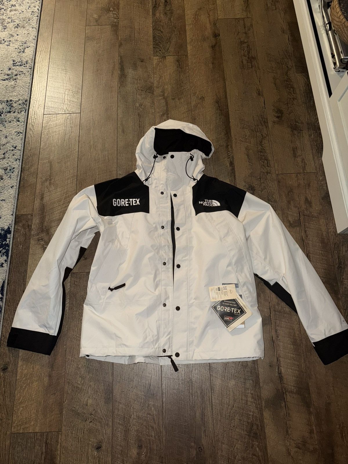 The North Face North Face Men’s GORE-TEX GTX Mountain Jacket - White/Black Size US L / EU 52-54 / 3 - 1 Thumbnail